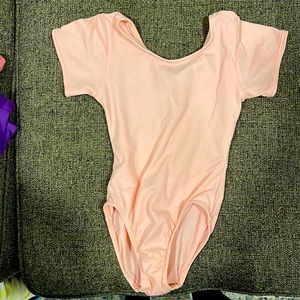 Pink girls short sleeve leotard